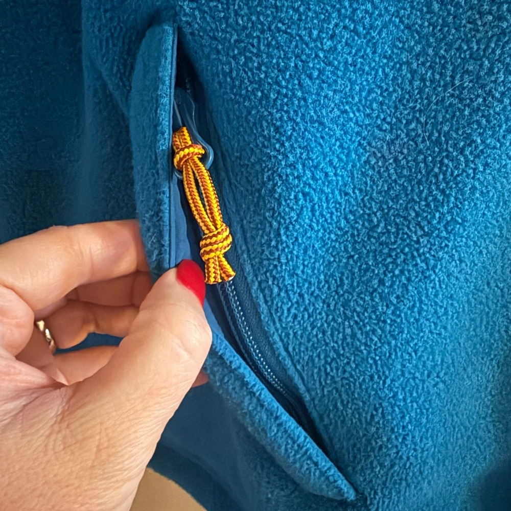 L.L. Bean Black and Blue Colorblock Pullover, LP - Picture 3 of 6